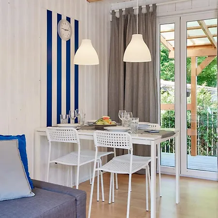 홀리데이파크 Pomerania Z Podgrzewanym Basenem 30 Metrow Do Morza