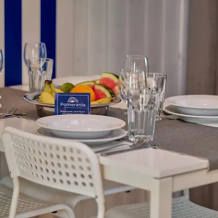 Pomerania Z Podgrzewanym Basenem 30 Metrow Do Morza 홀리데이파크 *