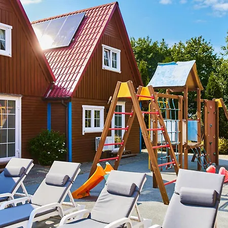 Holiday park Pomerania Z Podgrzewanym Basenem 30 Metrow Do Morza Rewal